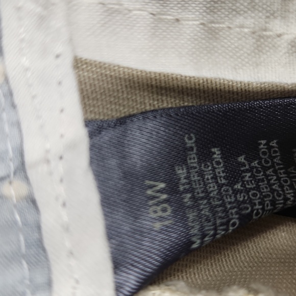 Liz Claiborne, Women's Khaki shorts, length 20 1/2 ", great condition, Sz 18W - Picture 6 of 7